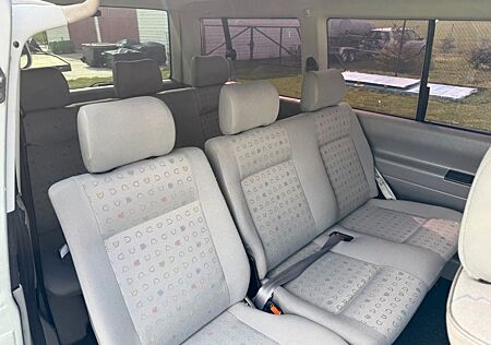VW T4 Caravelle Volkswagen 2,5-l-Diesel TDI 75kW Standard