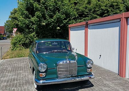 Mercedes-Benz 200 200D -W110