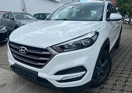 Hyundai Tucson blue Classic 2WD, Navi