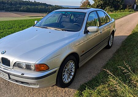 BMW 528i