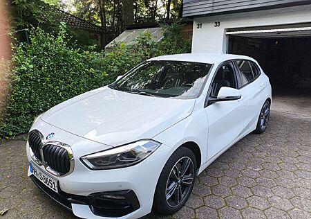 BMW 118i Sport Line Top gepflegt LED Tempomat