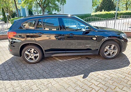 BMW X1 xDrive20i A Advantage Automatik