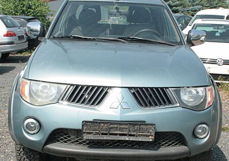 Mitsubishi L200 Intense Club Cab 4WD