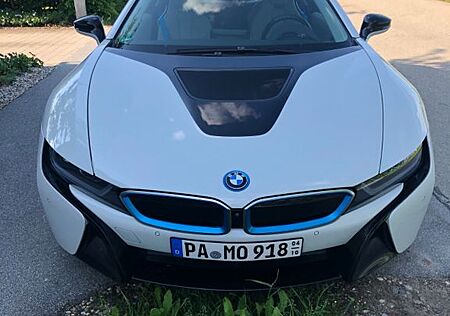 BMW i8 Pure Impulse mit Laserlicht