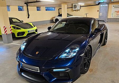 Porsche Cayman GT4