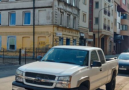 Chevrolet Silverado gebraucht kaufen Chevrolet Silverado V8 Z71 4x4 new frame, 300 hp