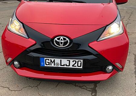 Toyota Aygo (X) Aygo (X) 1,0-l-VVT-i x-play x-play