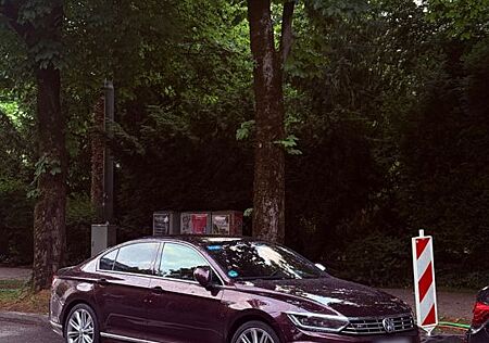 VW Passat Volkswagen 2.0 TSI 4MOTION R-Line TÜV neu