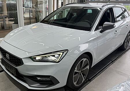Seat Leon Sportstourer 1.5 eTSI DSG FR 18 AHK LED PAN