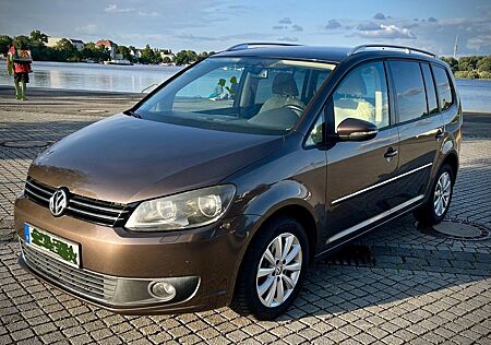 VW Touran Volkswagen 1.6 TDI Highline BlueMotion Technolog...