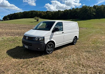 VW T5 Transporter Volkswagen 2010 TÜV Aug2027