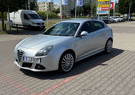 Alfa Romeo Giulietta 1.4 TB 16V MultiAir TÜV NEU 8-fach ber
