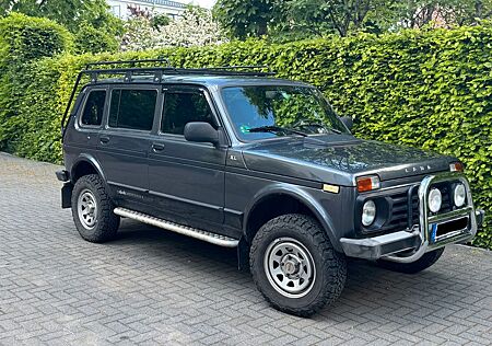 Lada Niva Urban 4x4 Urban AHK, Sanders, Höherlegung