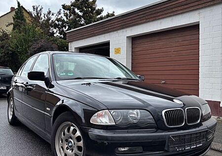 BMW 323i -