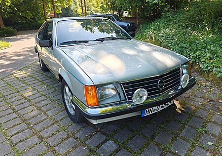 Opel Monza 3,0E / 5-Gang Getrag / elektr. SHD / ZV