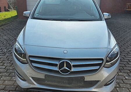 Mercedes-Benz B 200 Benziner 03/2017