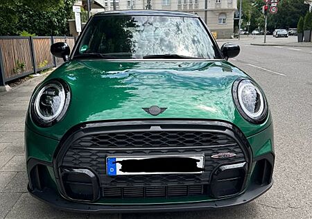 Mini Cooper + Works Trim + Winterreifen mit Felgen
