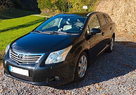 Toyota Avensis Combi TEC-Edition 2.2 D-4D Automatik...