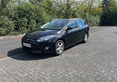 Ford Focus Titanium 1.6l 150PS | AHK | Winterpaket