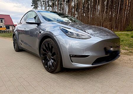 Tesla Model Y Long Dual Motor AWD Performace
