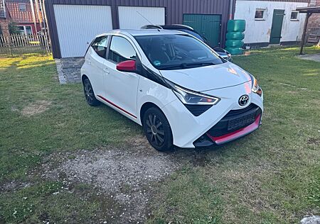 Toyota Aygo (X) Aygo (X) 1,0-l-VVT-i x-play