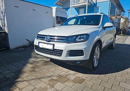 VW Touareg Volkswagen 3.0 V6 TDI Tiptr Exclusive BMot Tech...