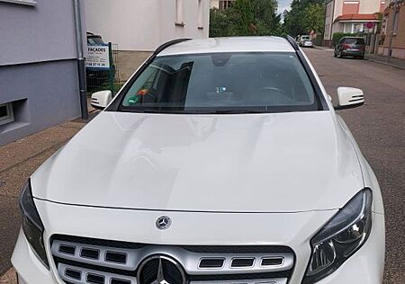 Mercedes-Benz 220