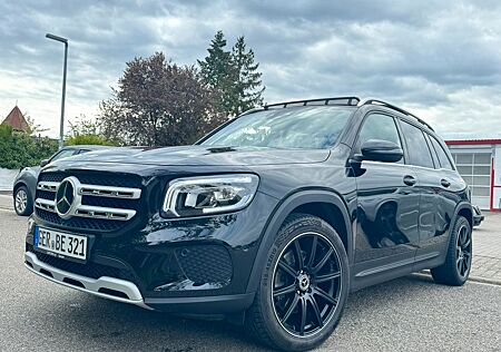 Mercedes-Benz GLB 250 4MATIC / PANO/SHZ/PDC/PARKPILOT