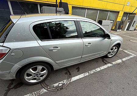 Opel Astra 1.8 ECOTEC Cosmo 103KW TÜV7/25,AHK,Klima,