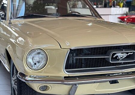 Ford Mustang , Klassiker im Top Zustand!