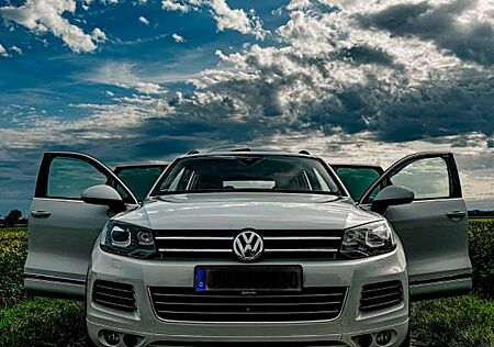 VW Touareg Volkswagen 3.0 V6 Luxusausstattung TOP gepflegt