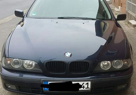 BMW 523i