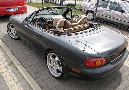 Mazda MX-5 1.6 i Roadster Miata viele Neuteile HU NEU