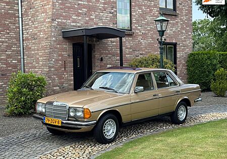 Mercedes-Benz 200 W123 automatik Schiebedach Pullman Mooi!!