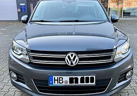 VW Tiguan Volkswagen 2.0 TDI DSG 4MOTION Sport & Style Spo...