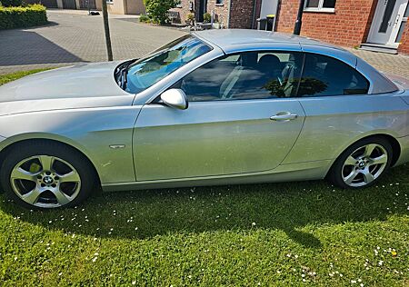 BMW 320i Cabrio - 3 Series Convertible (E93)