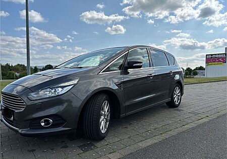 Ford S-Max 2,0 TDCi 132kW Titanium PowerShift Tit...