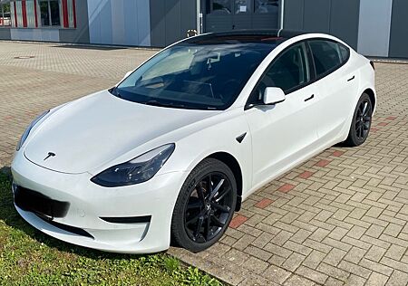 Tesla Model 3 Standard - incl. 2 Reifensätzen
