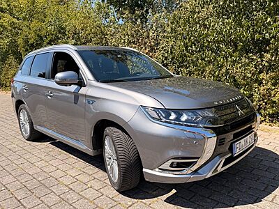 Mitsubishi Outlander 2.4 MIVEC PLUG-IN HYBRID 4WD Plus ...