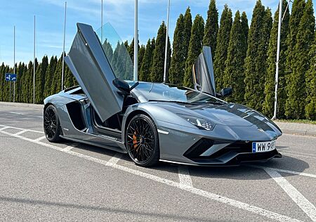 Lamborghini Aventador S V12