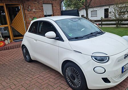 Fiat 500E 3+1 42 kWh -