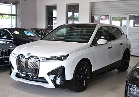 BMW iX 50 xDri Sport PanoSky AHK Laser 8-fach21"+22"