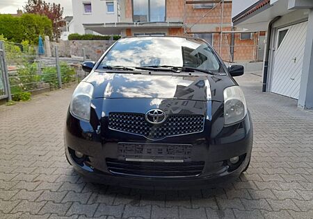 Toyota Yaris 1,3-l-VVT-i Cool Cool