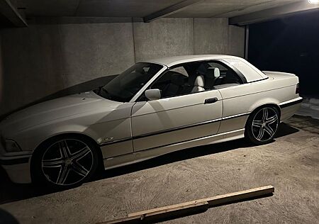BMW 320i E36 Cabrio !Hardtop!Alpinweiß!Garagen Frzg.