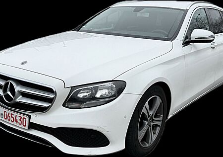 Mercedes-Benz E 200 -Avantgarde-Navigation-Kamera-PDC-TOP