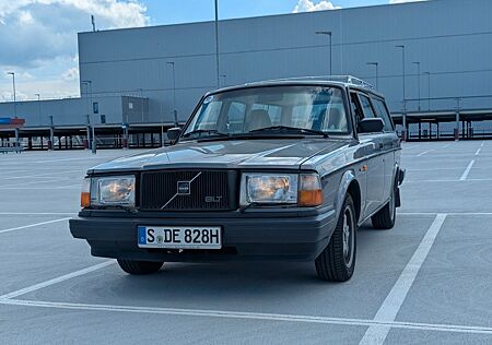 Volvo 240 GLT, 245