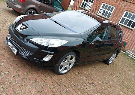 Peugeot 308 SW schwarz AHK