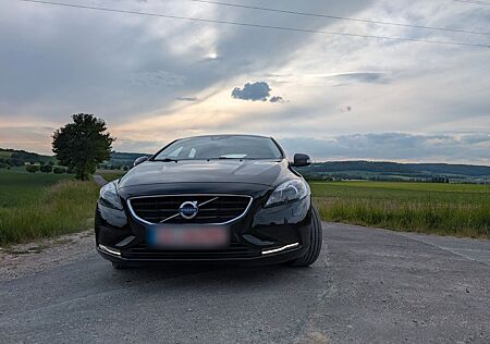 Volvo V40 D2 2.0 LINJE YOU! Scheckheftgepflegt