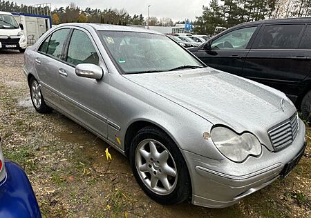 Mercedes-Benz C 200 CGI ELEGANCE