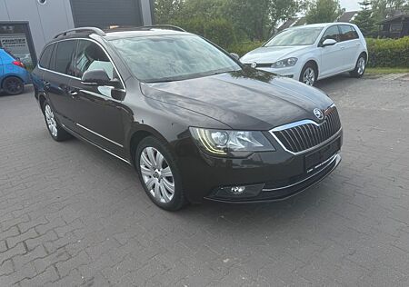Skoda Superb Combi Exclusive KeyLess Navi Temp PDC TOP